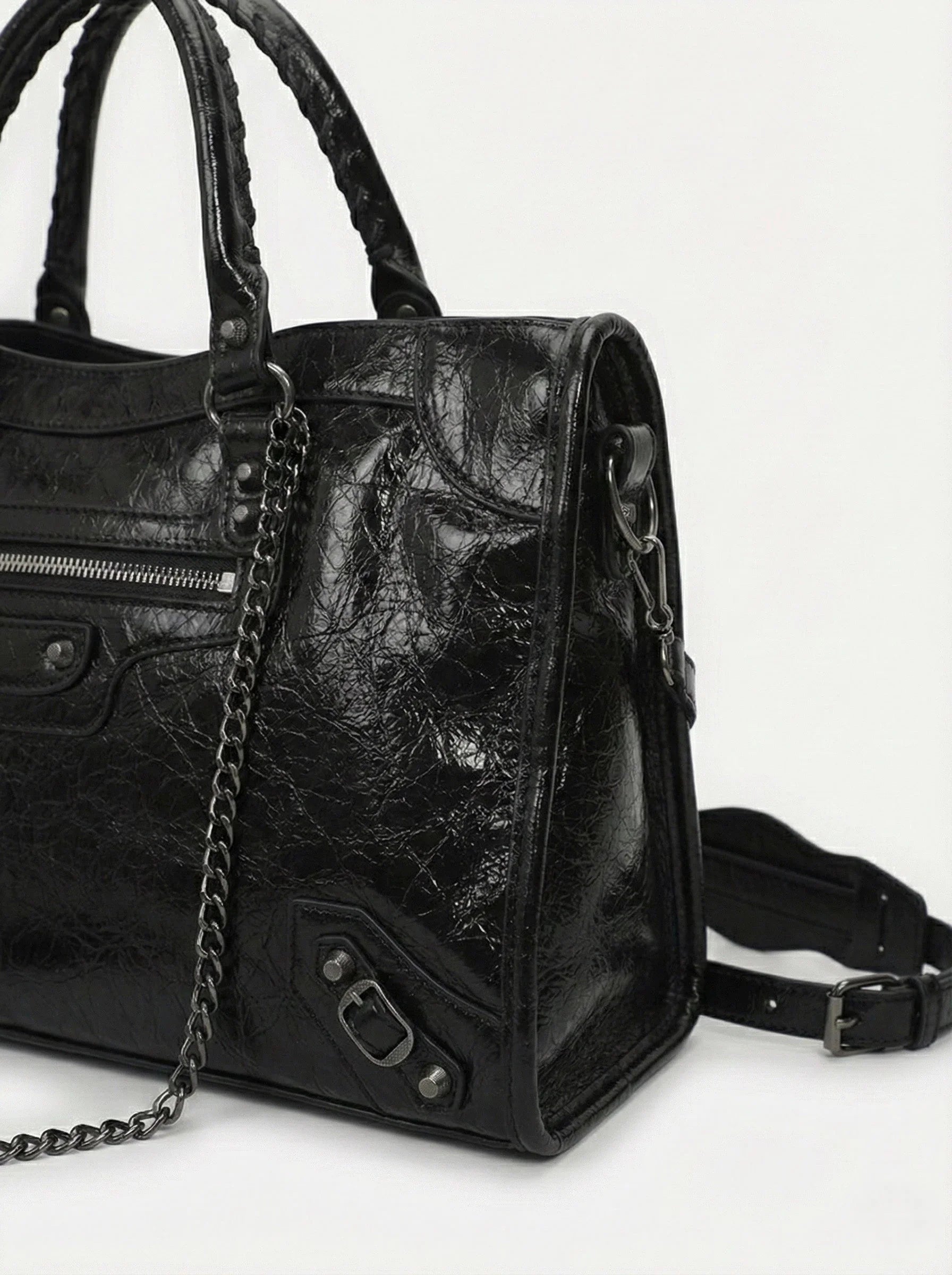 Carmela- Stylish Handbag with Spacious Interior & Minimalist Design