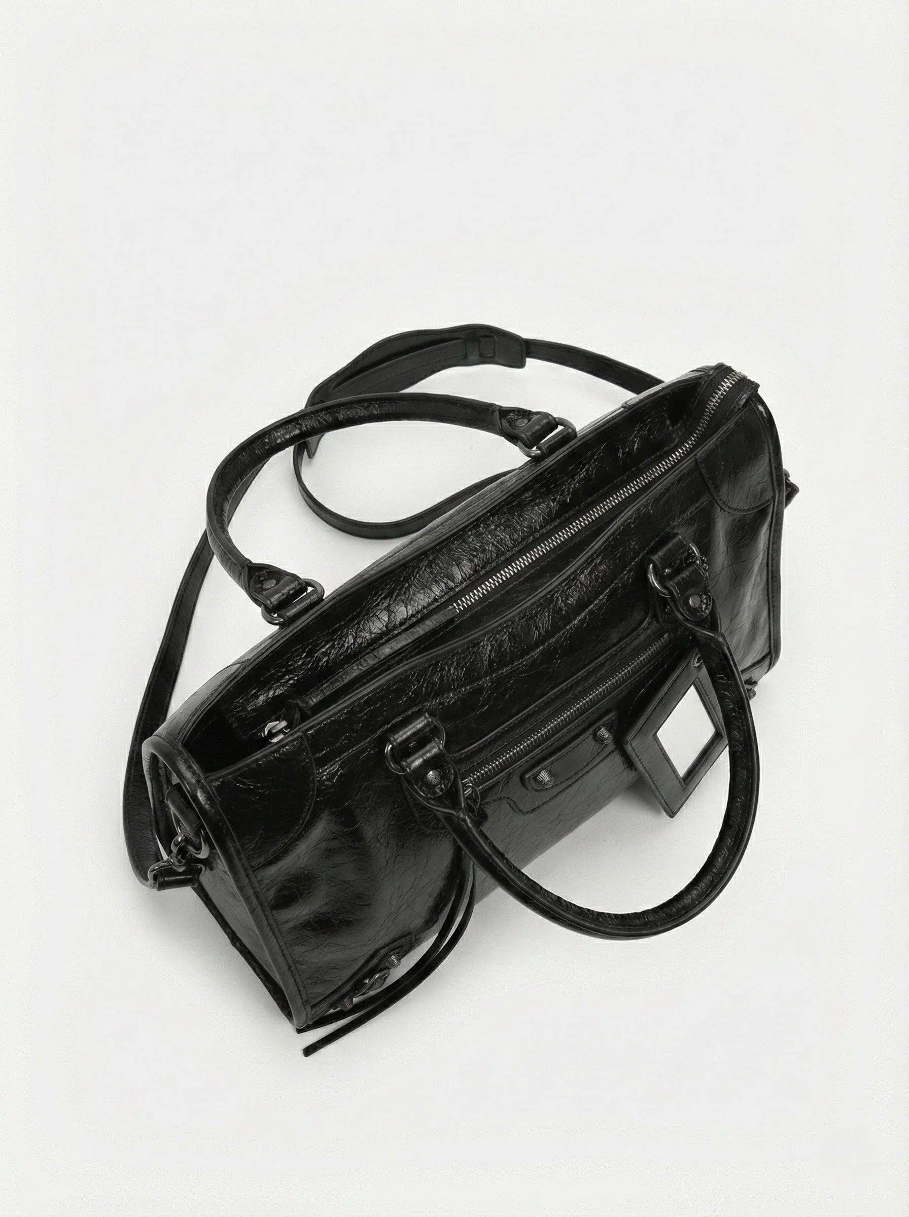 Carmela- Stylish Handbag with Spacious Interior & Minimalist Design