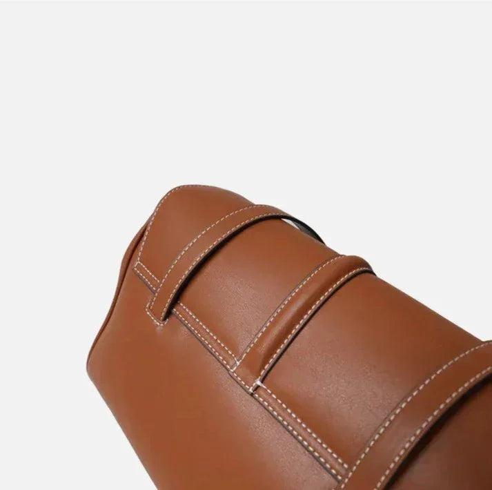 Laura Budapeste Pouch
