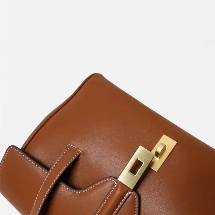 Laura Budapeste Pouch