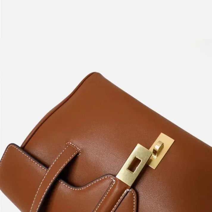 Laura Budapeste Pouch