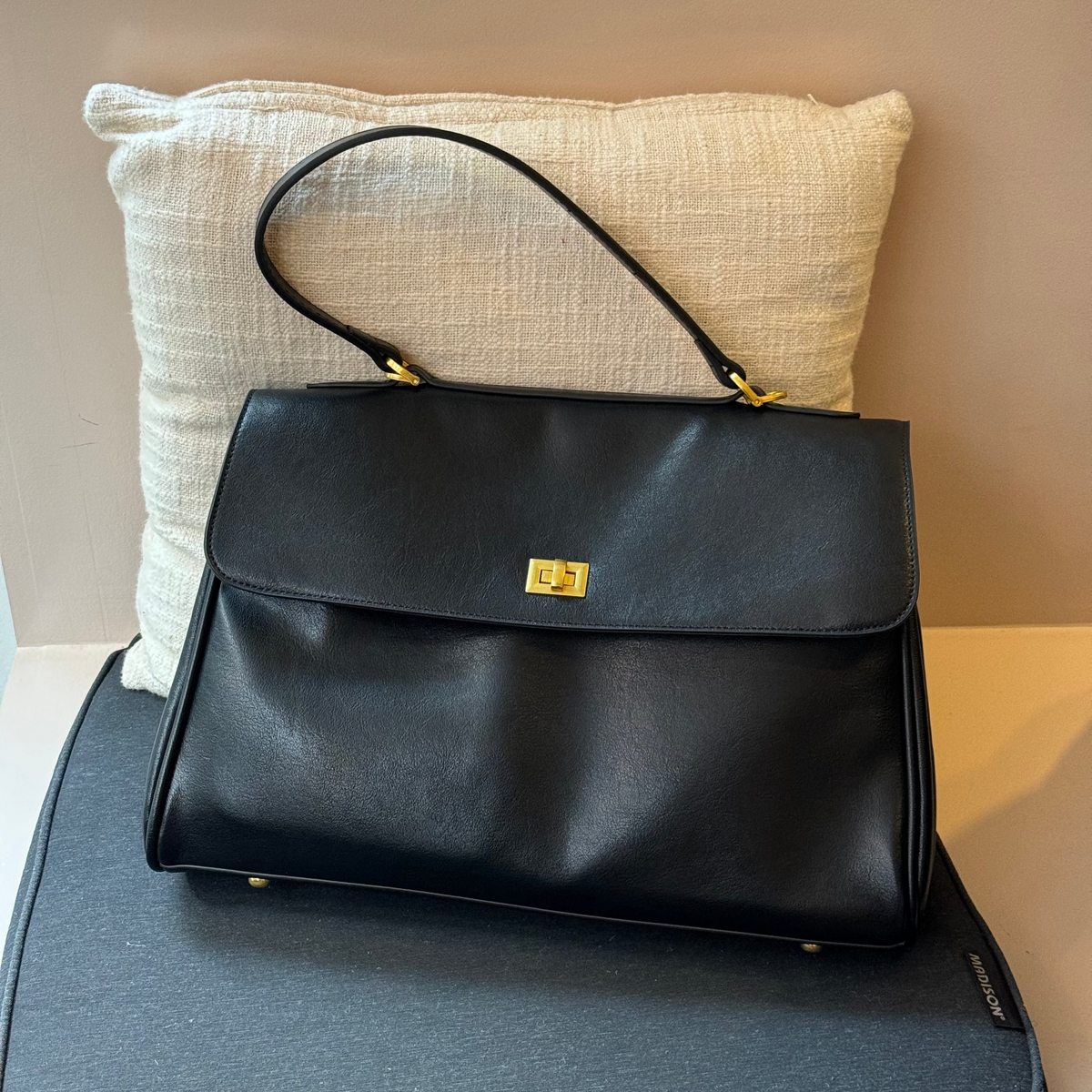 Cecil Essential - Black Bestseller