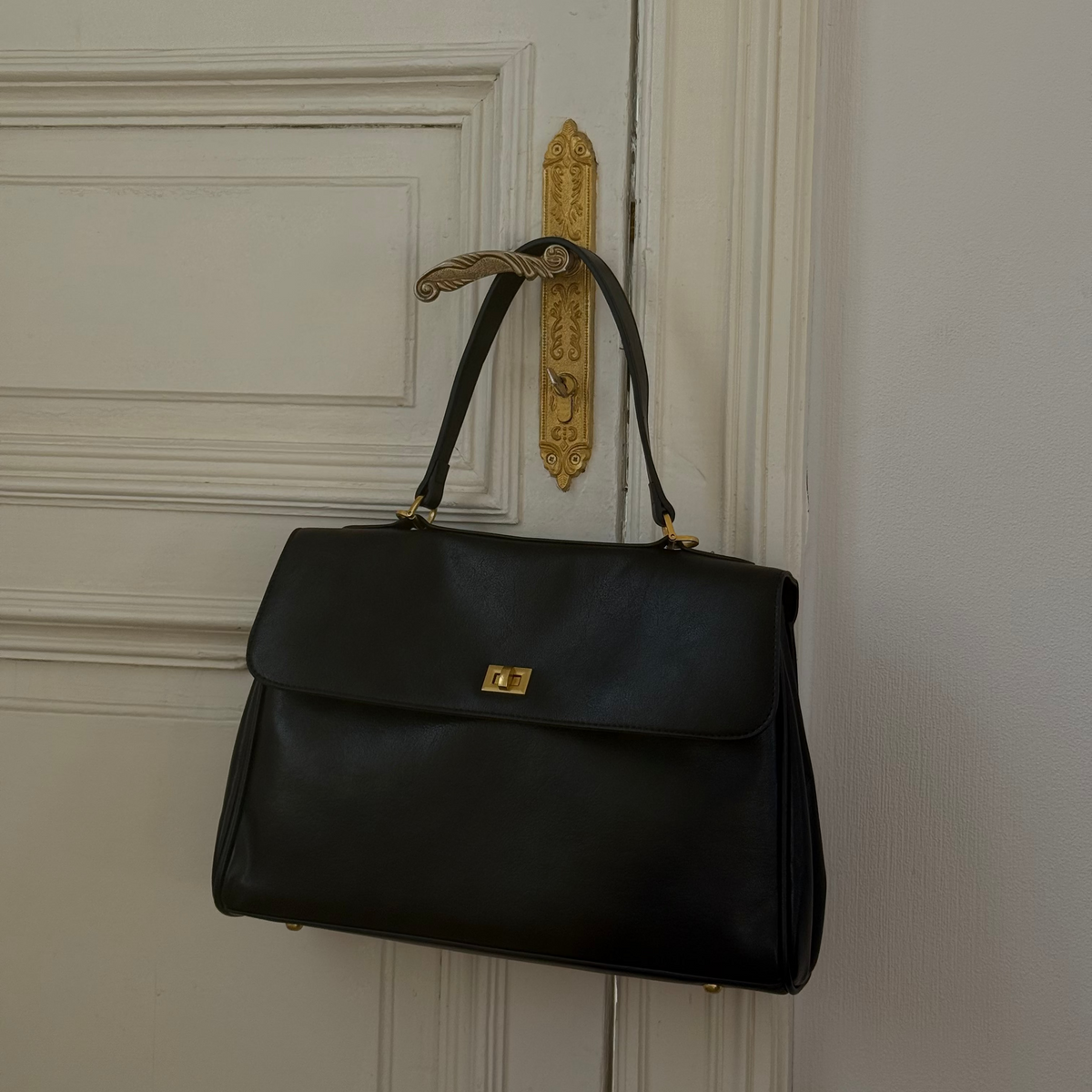 Cecil Essential - Black Bestseller