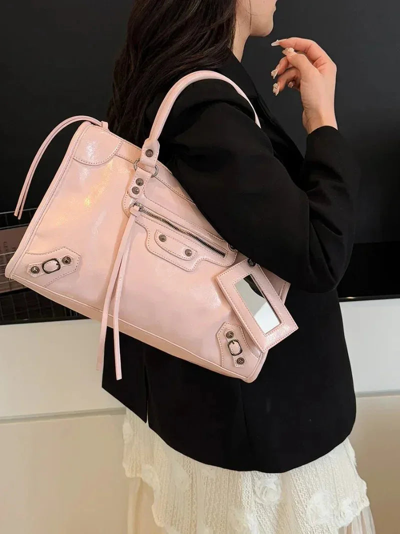 Carmela- Stylish Handbag with Spacious Interior & Minimalist Design