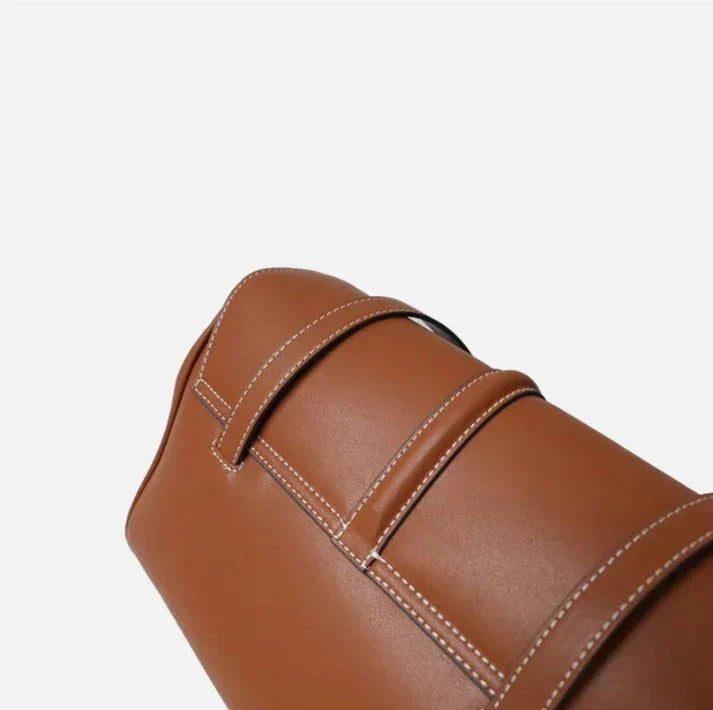 Laura Budapeste Pouch